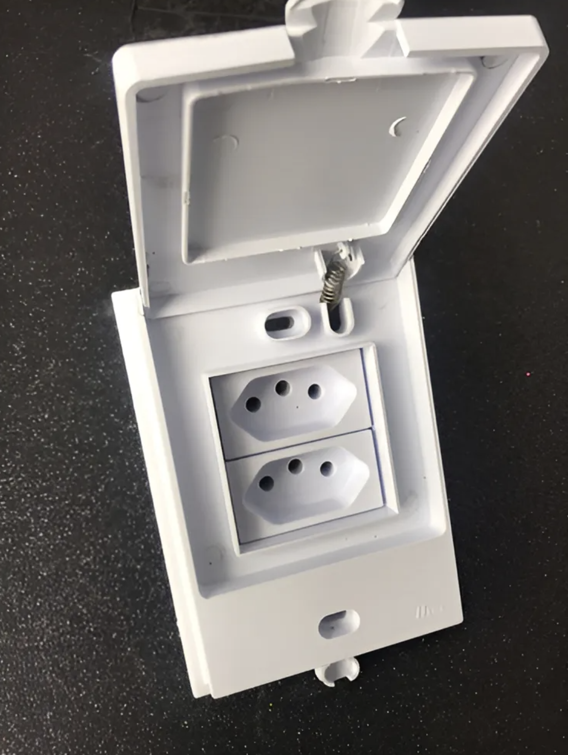 Tomada Dupla 10A Blux B'Lacqua – Áreas Úmidas / Prova d'Água